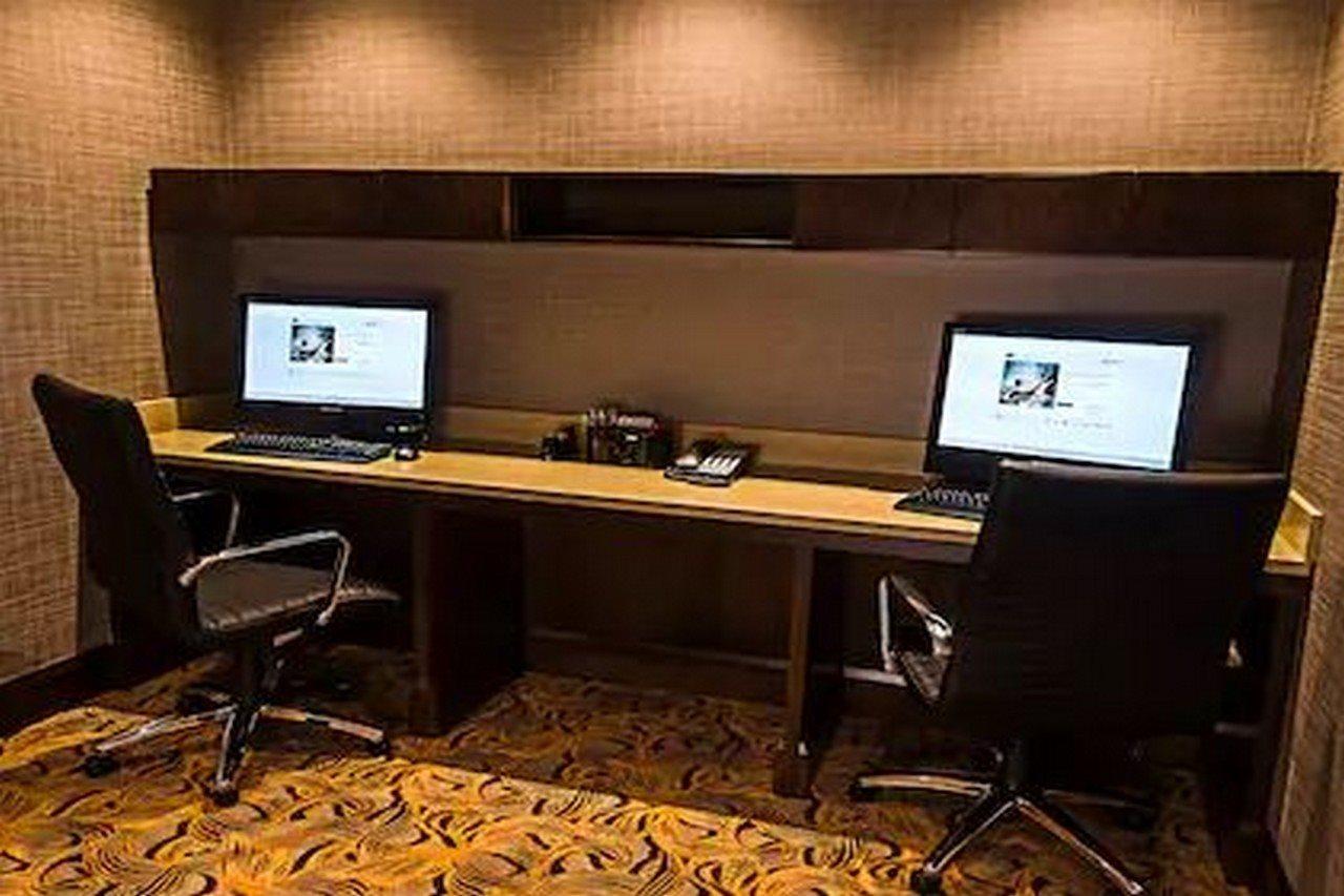 Hampton Inn By Hilton Ottawa Airport Esterno foto
