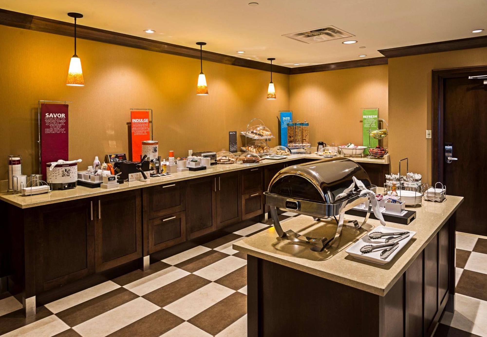 Hampton Inn By Hilton Ottawa Airport Esterno foto
