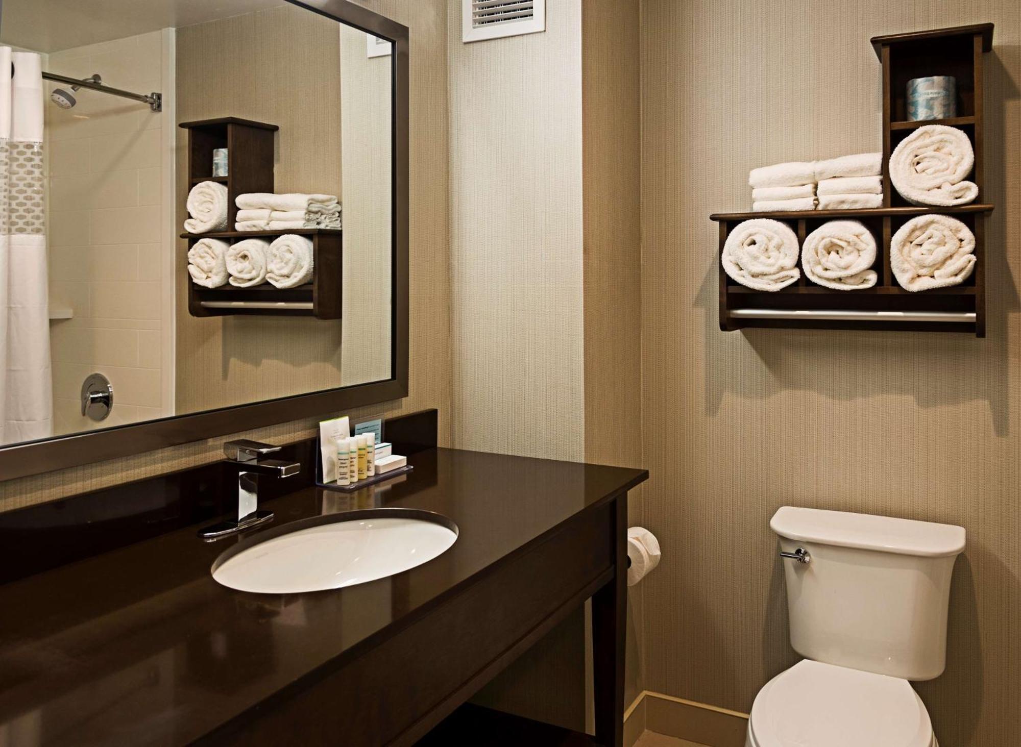 Hampton Inn By Hilton Ottawa Airport Esterno foto